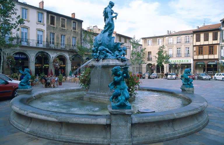 Limoux (Aude) / Place de la République / Fontaine de Vénus.