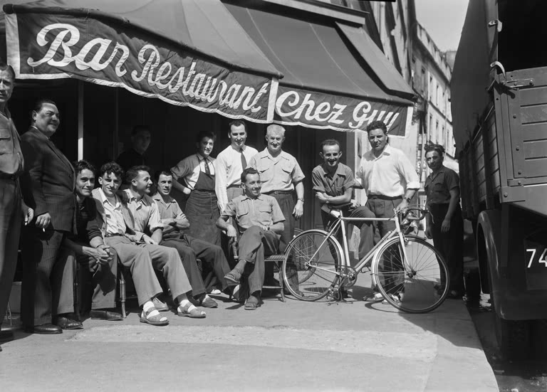 Jean Robic et l'équipe régionale française 1953 / Photo