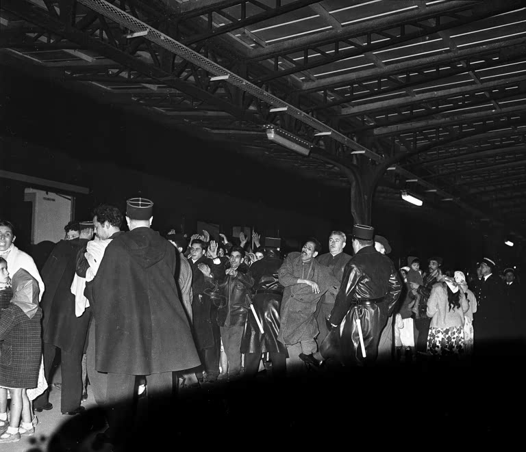 Manifestation du 17 octobre 1961 des Algériens contre le couvre-feu à Paris / Photo