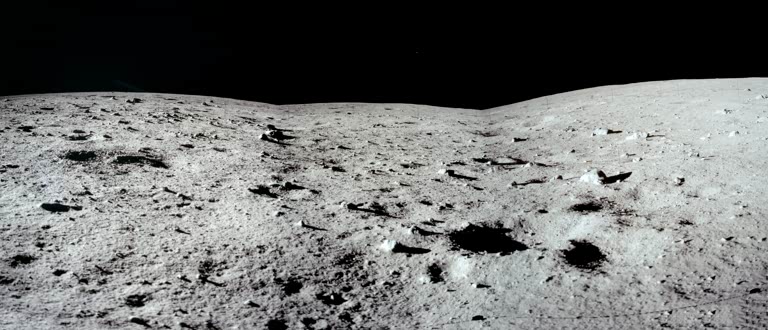 Mission Apollo 11, vue panoramique de la surface lunaire / Photo, 21 Juillet 1969