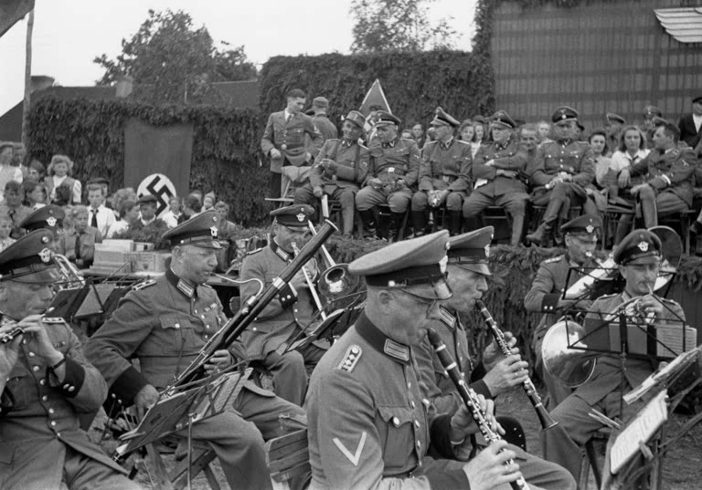 Seconde Guerre mondiale / Journée sportive des Jeunesses hitlériennes à Łódź, Pologne / Photo, vers 1940